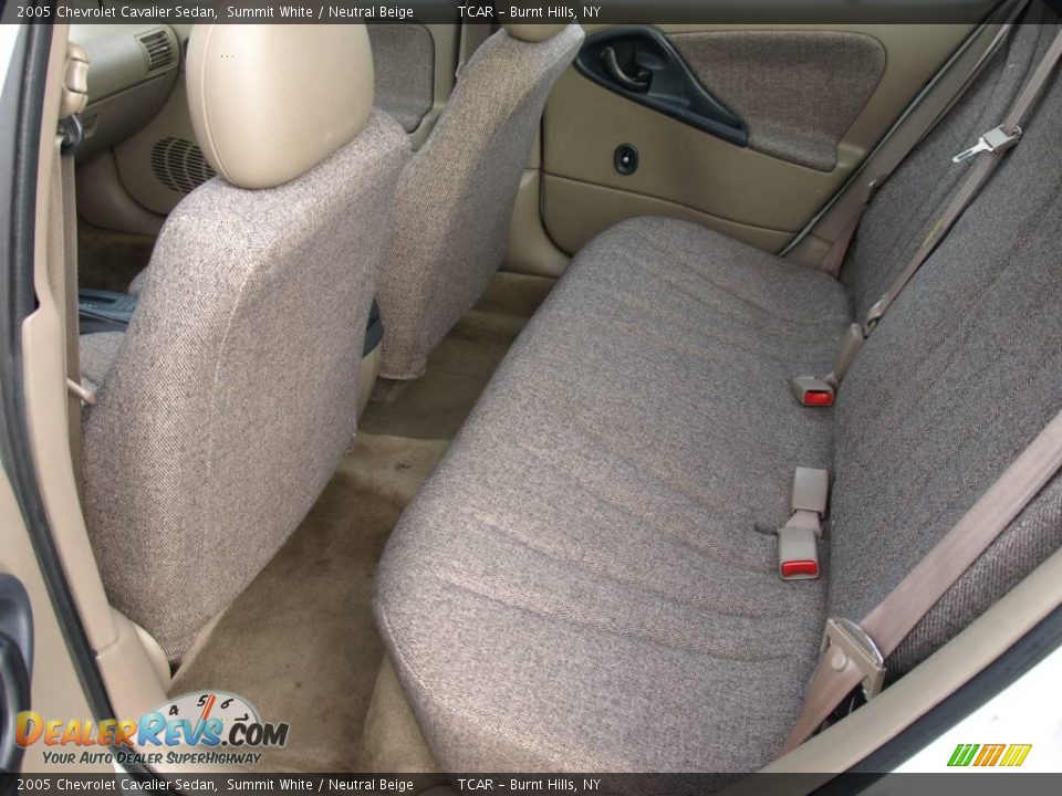 2005 Chevrolet Cavalier Sedan Summit White / Neutral Beige Photo #9