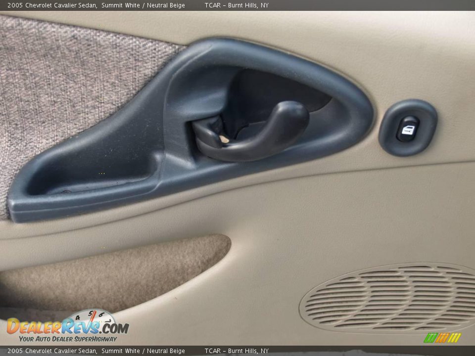 2005 Chevrolet Cavalier Sedan Summit White / Neutral Beige Photo #10
