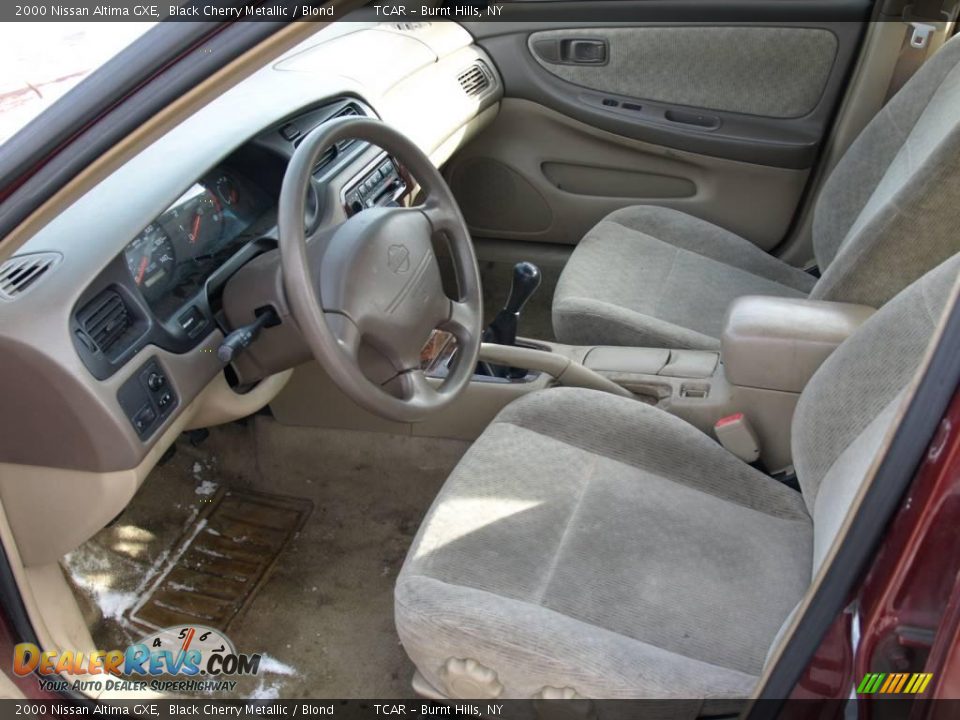 2000 Nissan Altima GXE Black Cherry Metallic / Blond Photo #7