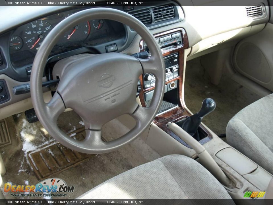 2000 Nissan Altima GXE Black Cherry Metallic / Blond Photo #8