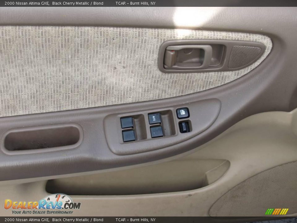 2000 Nissan Altima GXE Black Cherry Metallic / Blond Photo #10