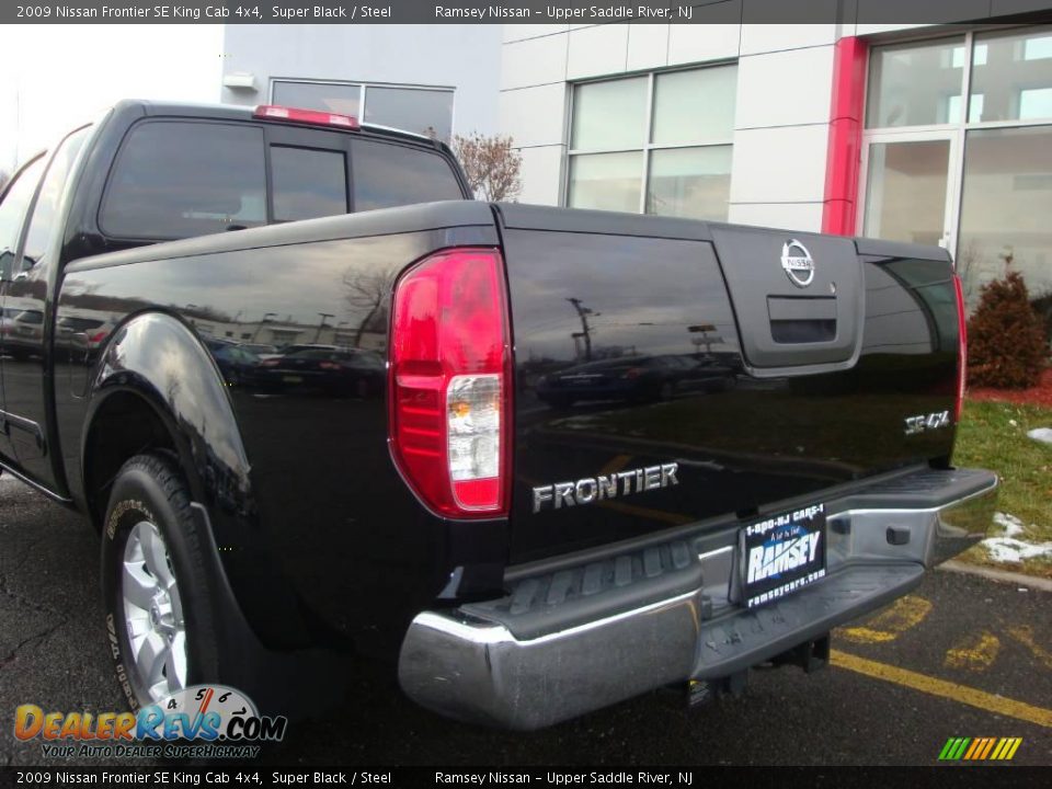 2009 Nissan Frontier SE King Cab 4x4 Super Black / Steel Photo #18