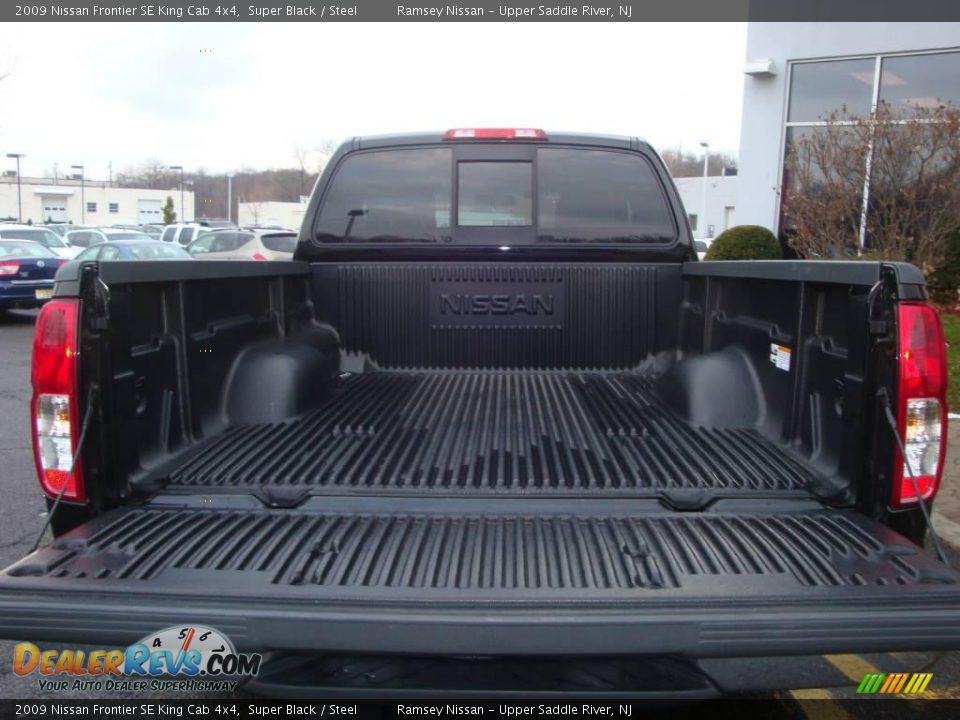 2009 Nissan Frontier SE King Cab 4x4 Super Black / Steel Photo #29