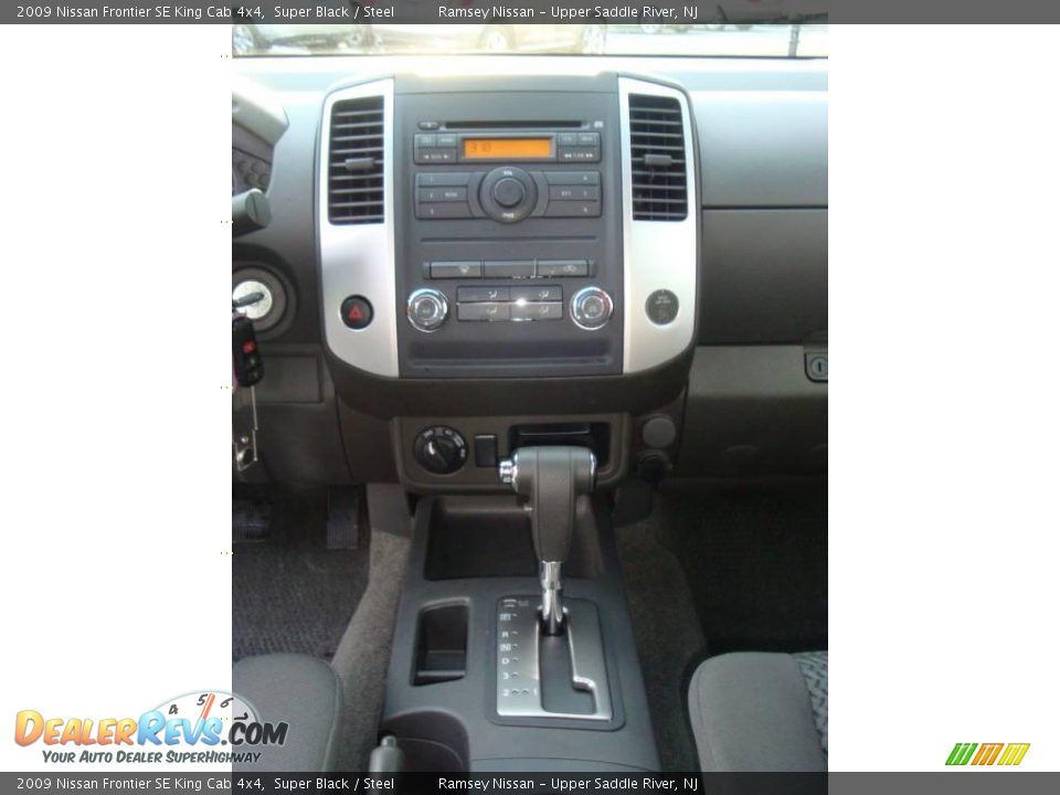 2009 Nissan Frontier SE King Cab 4x4 Super Black / Steel Photo #36