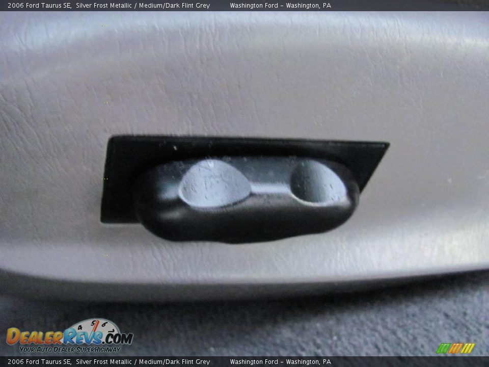 2006 Ford Taurus SE Silver Frost Metallic / Medium/Dark Flint Grey Photo #14