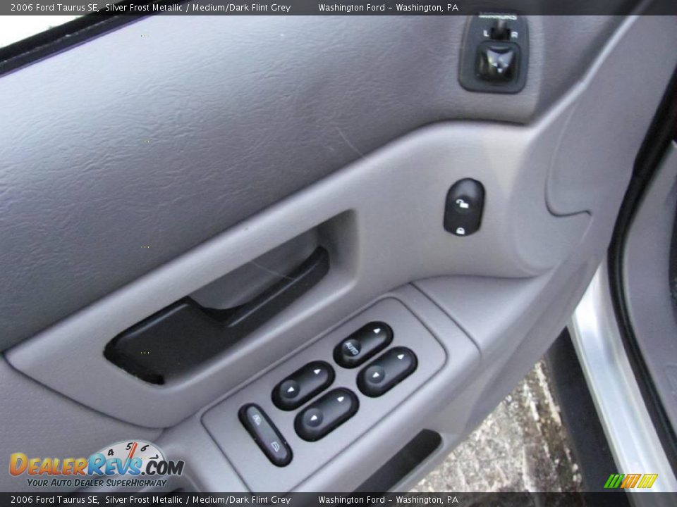 2006 Ford Taurus SE Silver Frost Metallic / Medium/Dark Flint Grey Photo #16