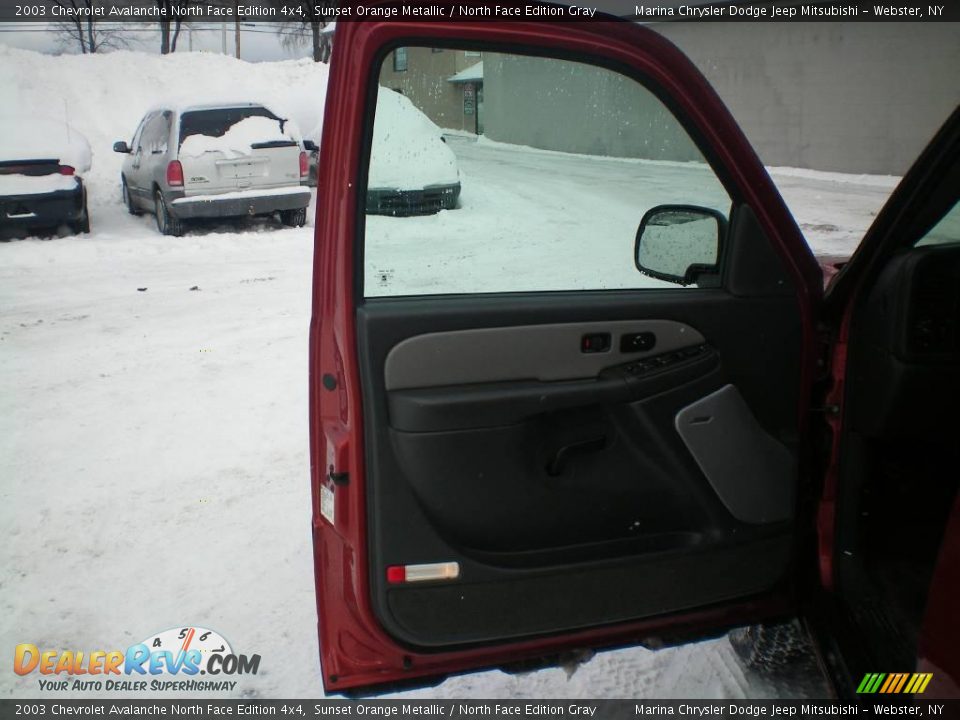 2003 Chevrolet Avalanche North Face Edition 4x4 Sunset Orange Metallic / North Face Edition Gray Photo #9