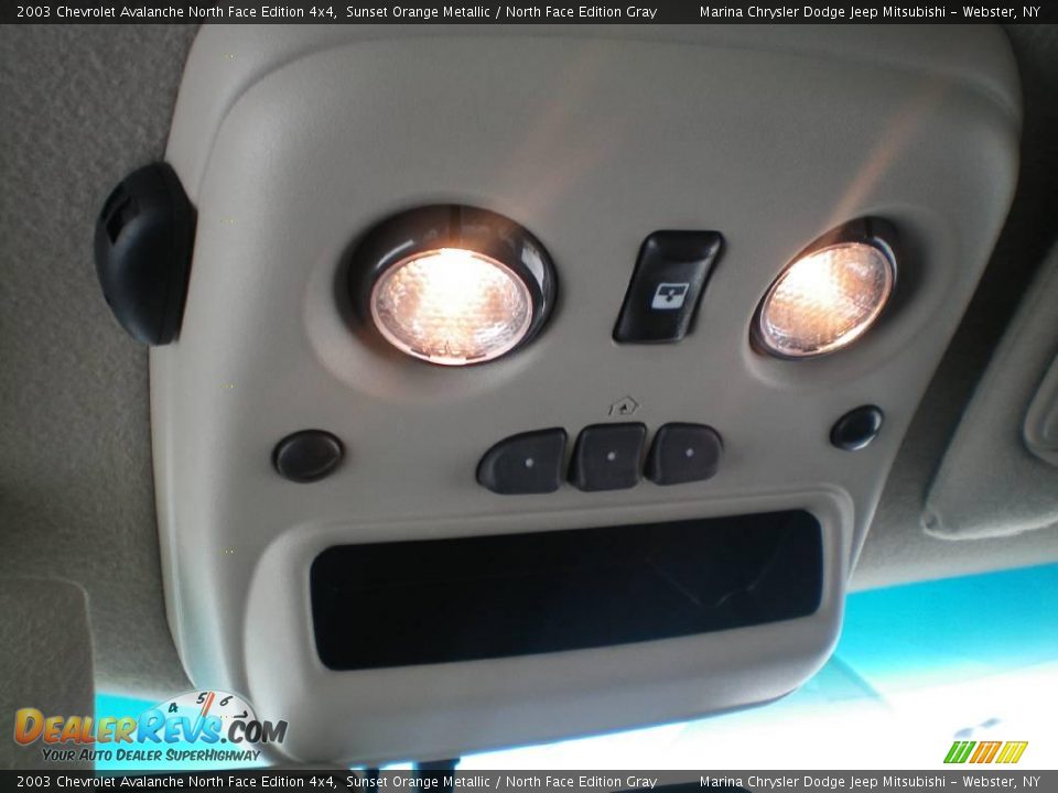 2003 Chevrolet Avalanche North Face Edition 4x4 Sunset Orange Metallic / North Face Edition Gray Photo #25
