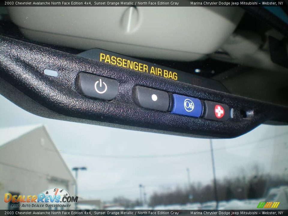 2003 Chevrolet Avalanche North Face Edition 4x4 Sunset Orange Metallic / North Face Edition Gray Photo #27