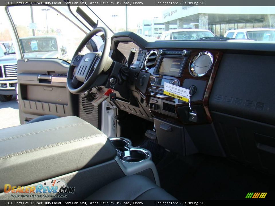 2010 Ford F250 Super Duty Lariat Crew Cab 4x4 White Platinum Tri-Coat / Ebony Photo #16