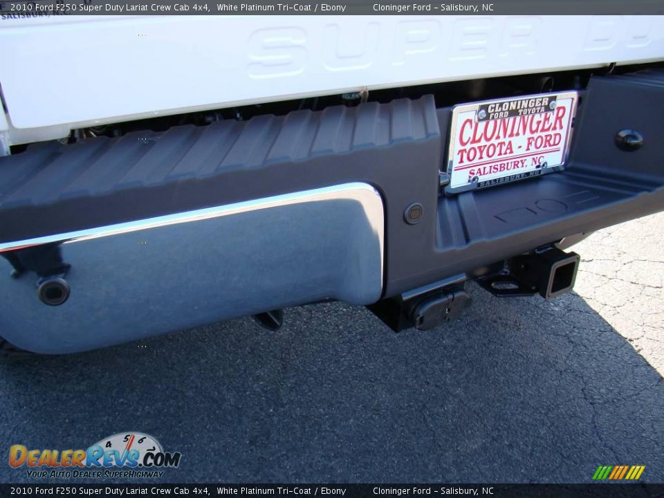 2010 Ford F250 Super Duty Lariat Crew Cab 4x4 White Platinum Tri-Coat / Ebony Photo #22