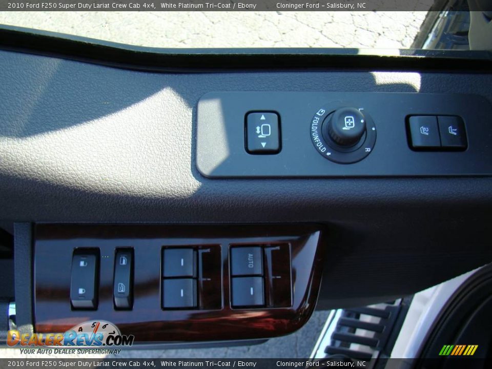2010 Ford F250 Super Duty Lariat Crew Cab 4x4 White Platinum Tri-Coat / Ebony Photo #24