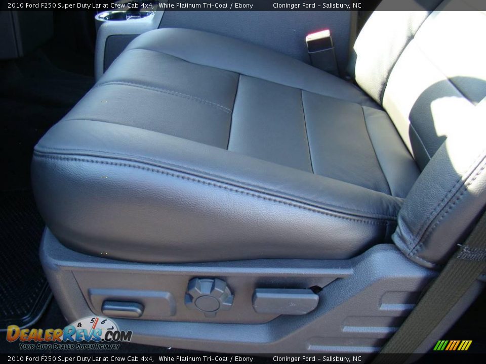 2010 Ford F250 Super Duty Lariat Crew Cab 4x4 White Platinum Tri-Coat / Ebony Photo #25