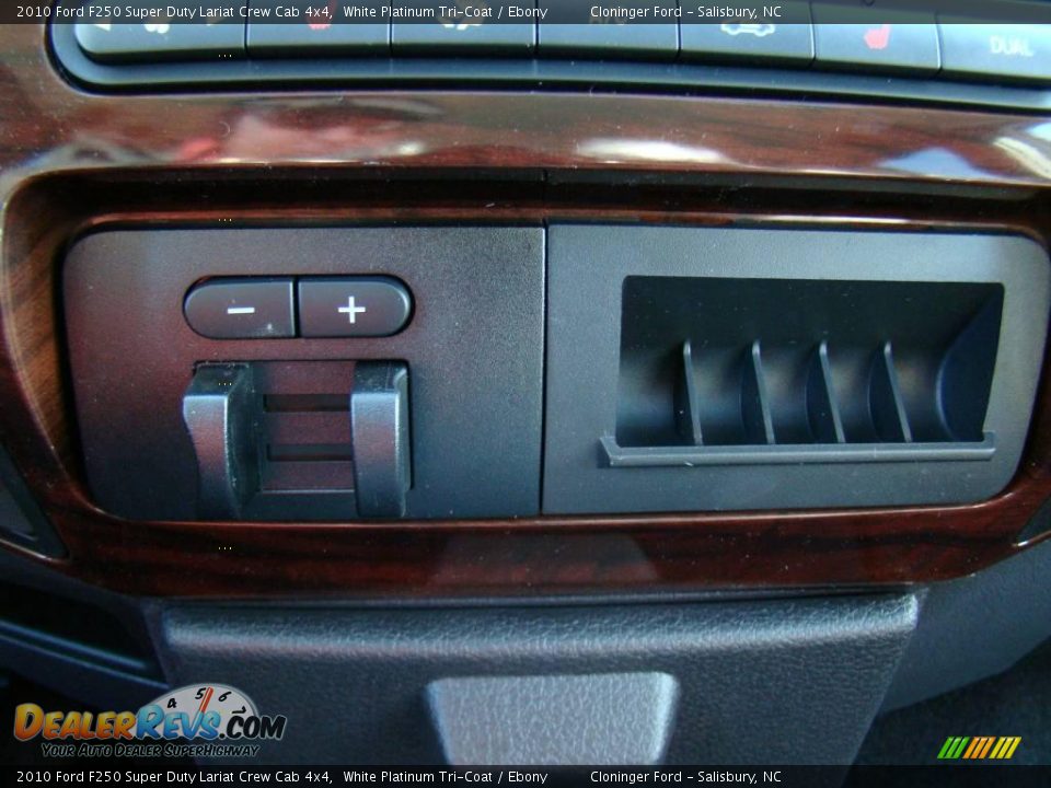 2010 Ford F250 Super Duty Lariat Crew Cab 4x4 White Platinum Tri-Coat / Ebony Photo #33