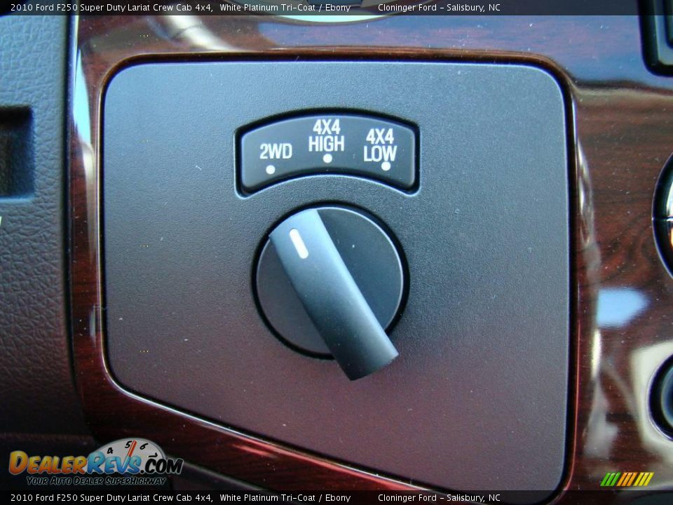 2010 Ford F250 Super Duty Lariat Crew Cab 4x4 White Platinum Tri-Coat / Ebony Photo #34