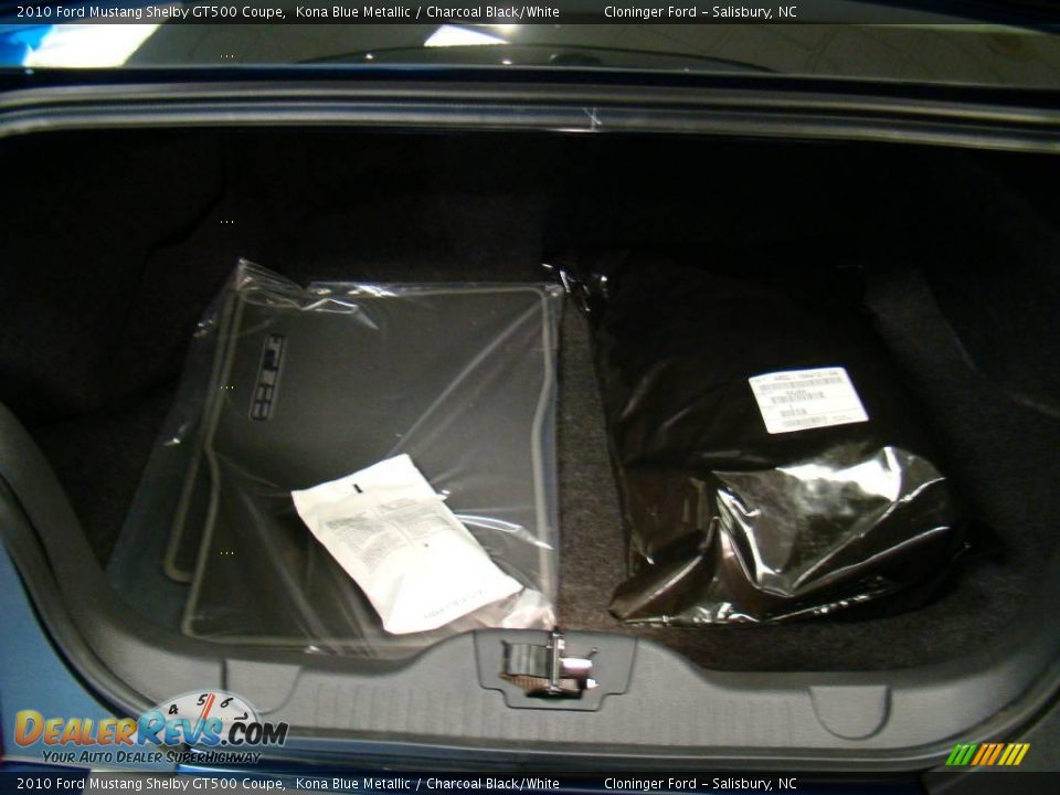 2010 Ford Mustang Shelby GT500 Coupe Kona Blue Metallic / Charcoal Black/White Photo #35