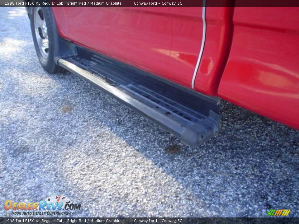 1998 Ford F150 XL Regular Cab Bright Red / Medium Graphite Photo #10