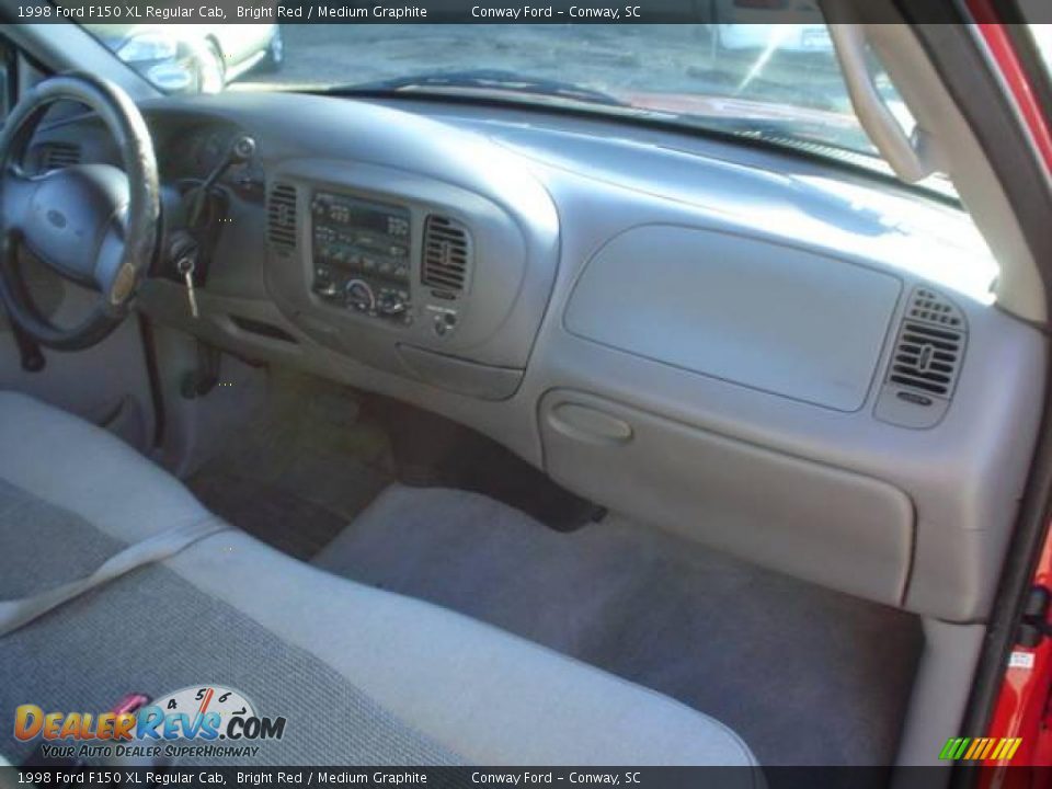 1998 Ford F150 XL Regular Cab Bright Red / Medium Graphite Photo #18