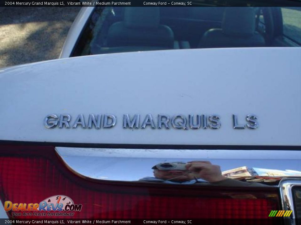 2004 Mercury Grand Marquis LS Vibrant White / Medium Parchment Photo #14