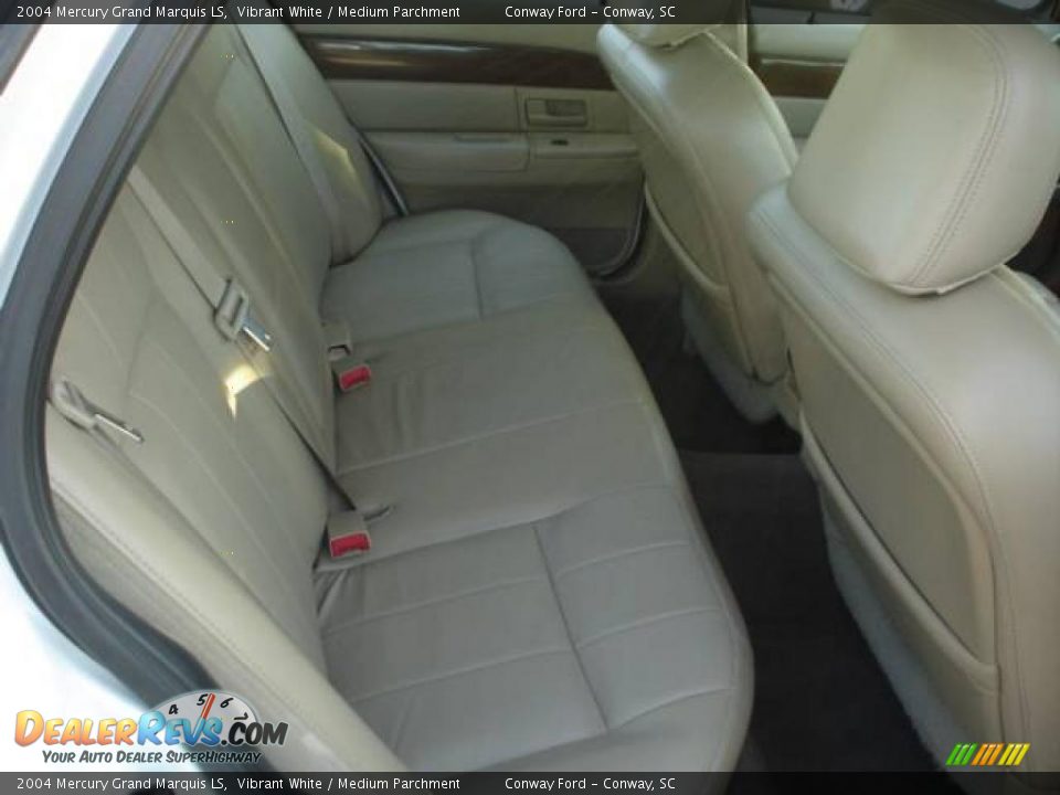 2004 Mercury Grand Marquis LS Vibrant White / Medium Parchment Photo #16
