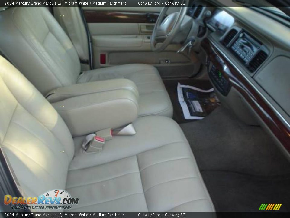 2004 Mercury Grand Marquis LS Vibrant White / Medium Parchment Photo #18