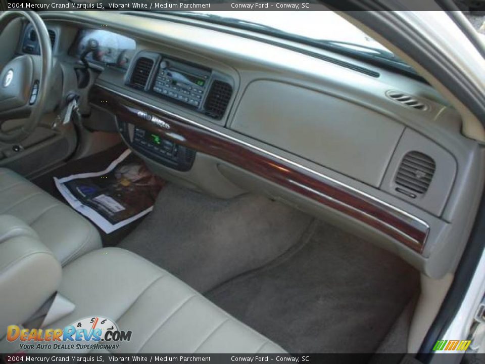 2004 Mercury Grand Marquis LS Vibrant White / Medium Parchment Photo #19