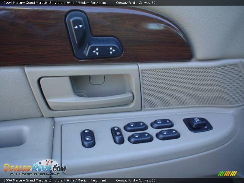 2004 Mercury Grand Marquis LS Vibrant White / Medium Parchment Photo #23