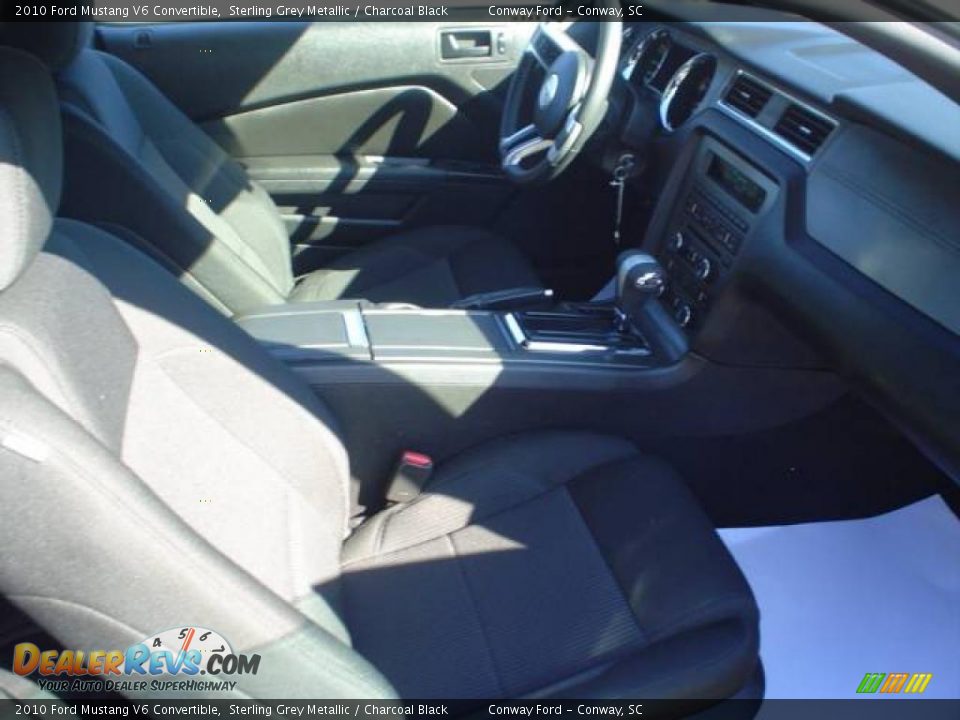 2010 Ford Mustang V6 Convertible Sterling Grey Metallic / Charcoal Black Photo #18