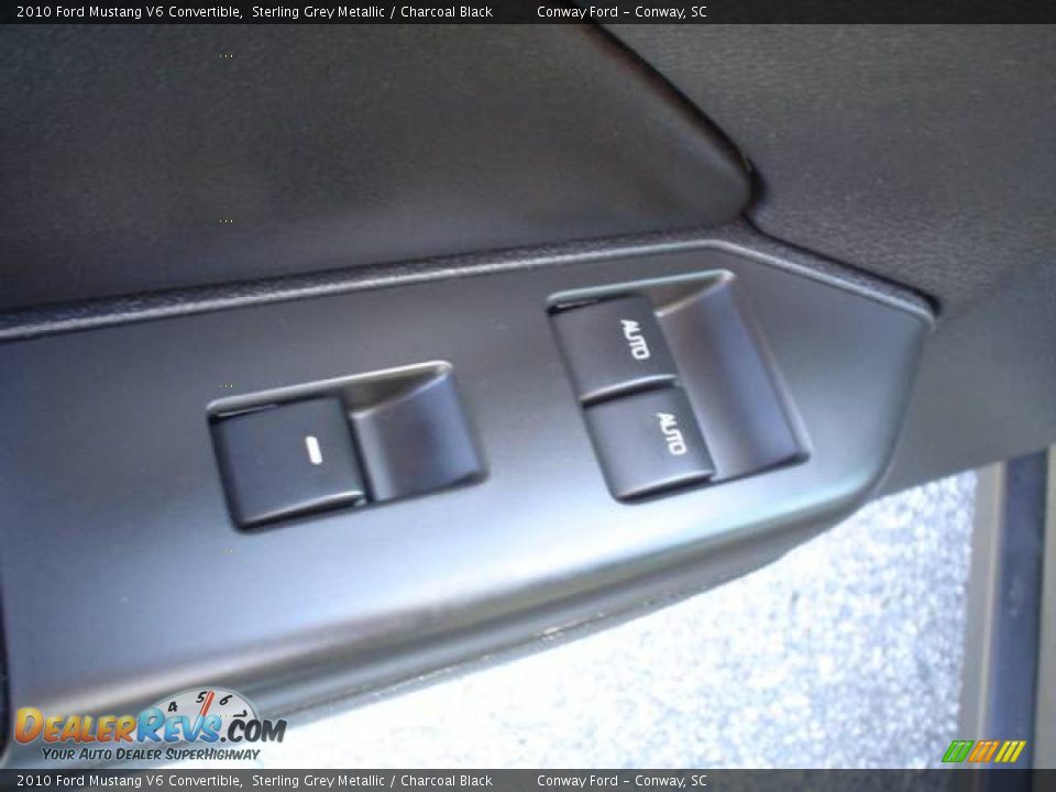 2010 Ford Mustang V6 Convertible Sterling Grey Metallic / Charcoal Black Photo #23