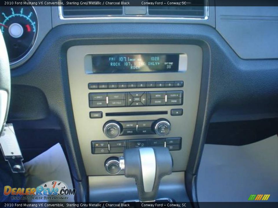 2010 Ford Mustang V6 Convertible Sterling Grey Metallic / Charcoal Black Photo #24