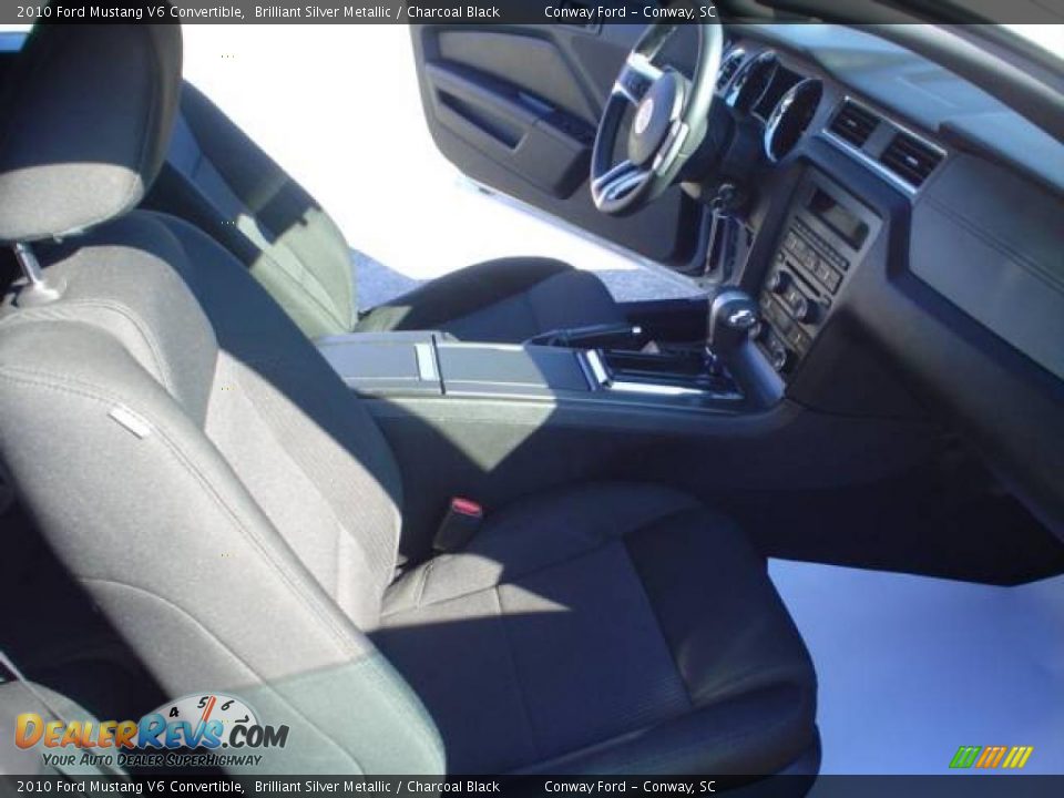 2010 Ford Mustang V6 Convertible Brilliant Silver Metallic / Charcoal Black Photo #17