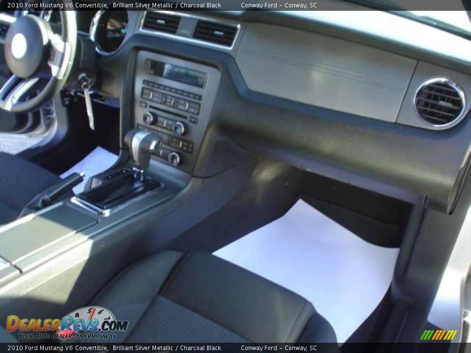 2010 Ford Mustang V6 Convertible Brilliant Silver Metallic / Charcoal Black Photo #18