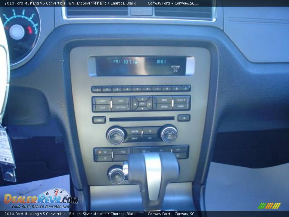 2010 Ford Mustang V6 Convertible Brilliant Silver Metallic / Charcoal Black Photo #22