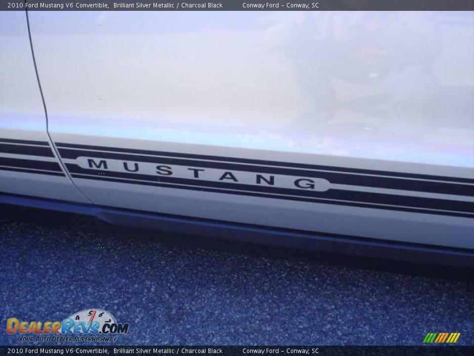 2010 Ford Mustang V6 Convertible Brilliant Silver Metallic / Charcoal Black Photo #25