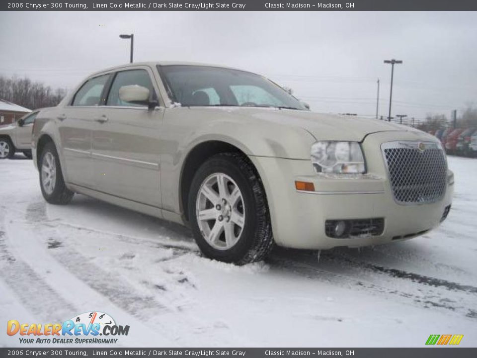 2006 Chrysler 300 Touring Linen Gold Metallic / Dark Slate Gray/Light Slate Gray Photo #3
