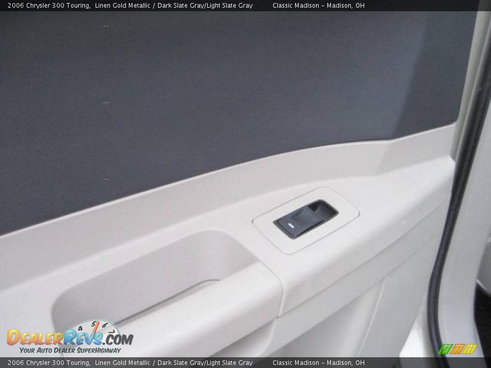 2006 Chrysler 300 Touring Linen Gold Metallic / Dark Slate Gray/Light Slate Gray Photo #15