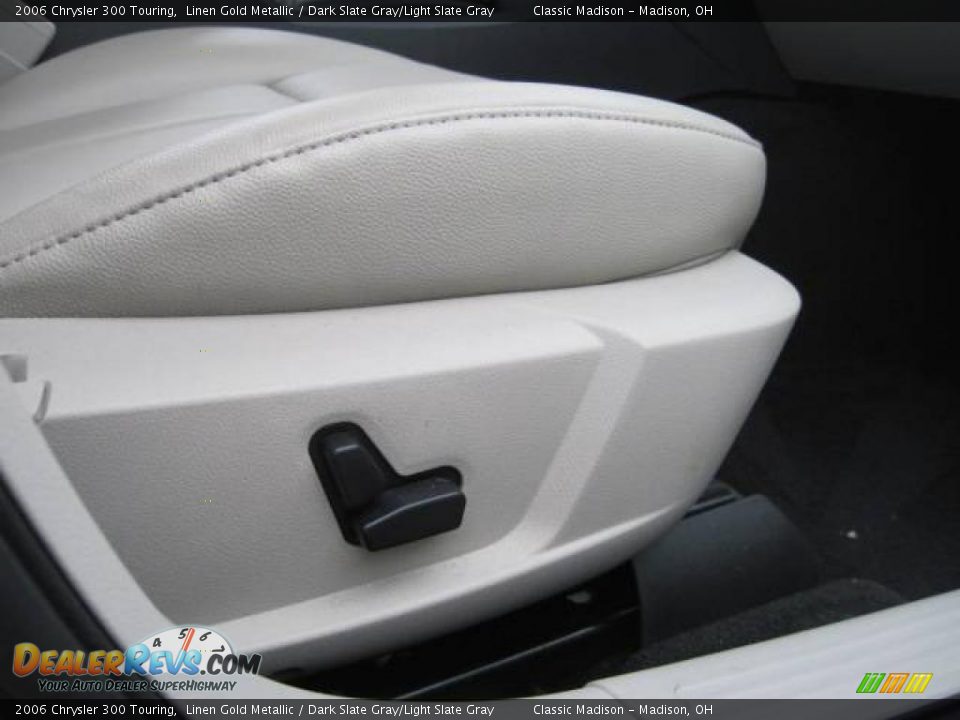 2006 Chrysler 300 Touring Linen Gold Metallic / Dark Slate Gray/Light Slate Gray Photo #19