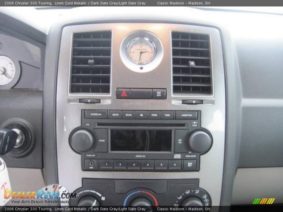 2006 Chrysler 300 Touring Linen Gold Metallic / Dark Slate Gray/Light Slate Gray Photo #25