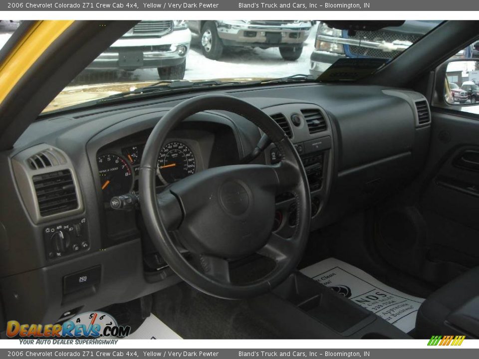 2006 Chevrolet Colorado Z71 Crew Cab 4x4 Yellow / Very Dark Pewter Photo #10