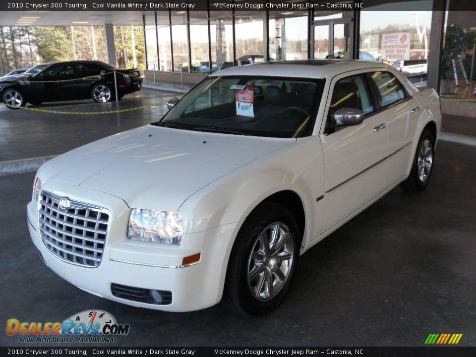 2010 Chrysler 300 Touring Cool Vanilla White / Dark Slate Gray Photo #1