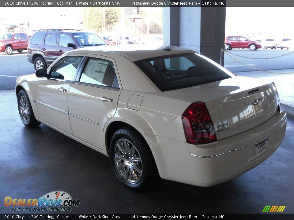 2010 Chrysler 300 Touring Cool Vanilla White / Dark Slate Gray Photo #2
