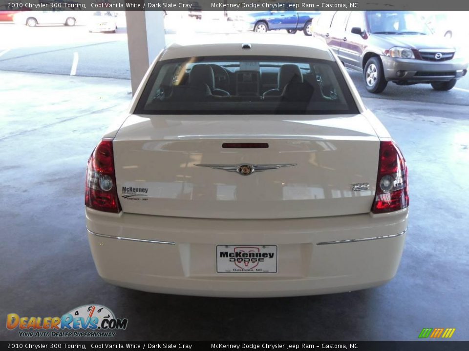 2010 Chrysler 300 Touring Cool Vanilla White / Dark Slate Gray Photo #3