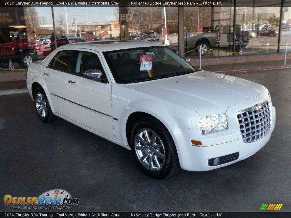 2010 Chrysler 300 Touring Cool Vanilla White / Dark Slate Gray Photo #4