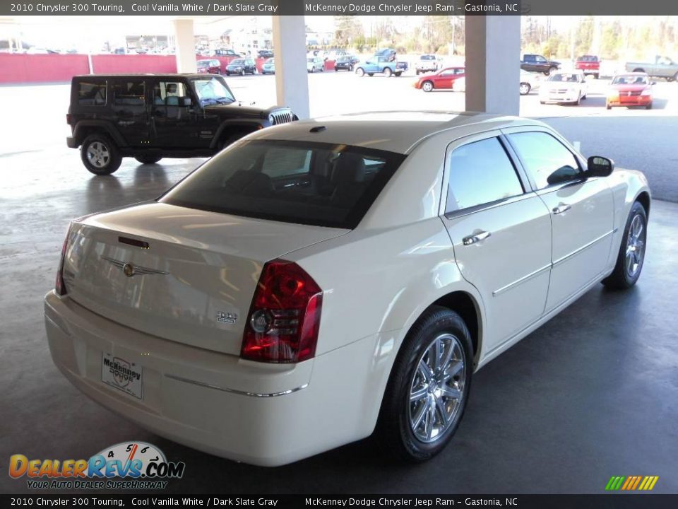 2010 Chrysler 300 Touring Cool Vanilla White / Dark Slate Gray Photo #5