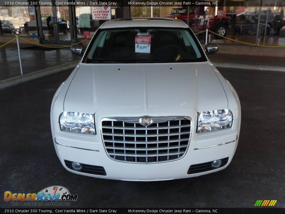 2010 Chrysler 300 Touring Cool Vanilla White / Dark Slate Gray Photo #6