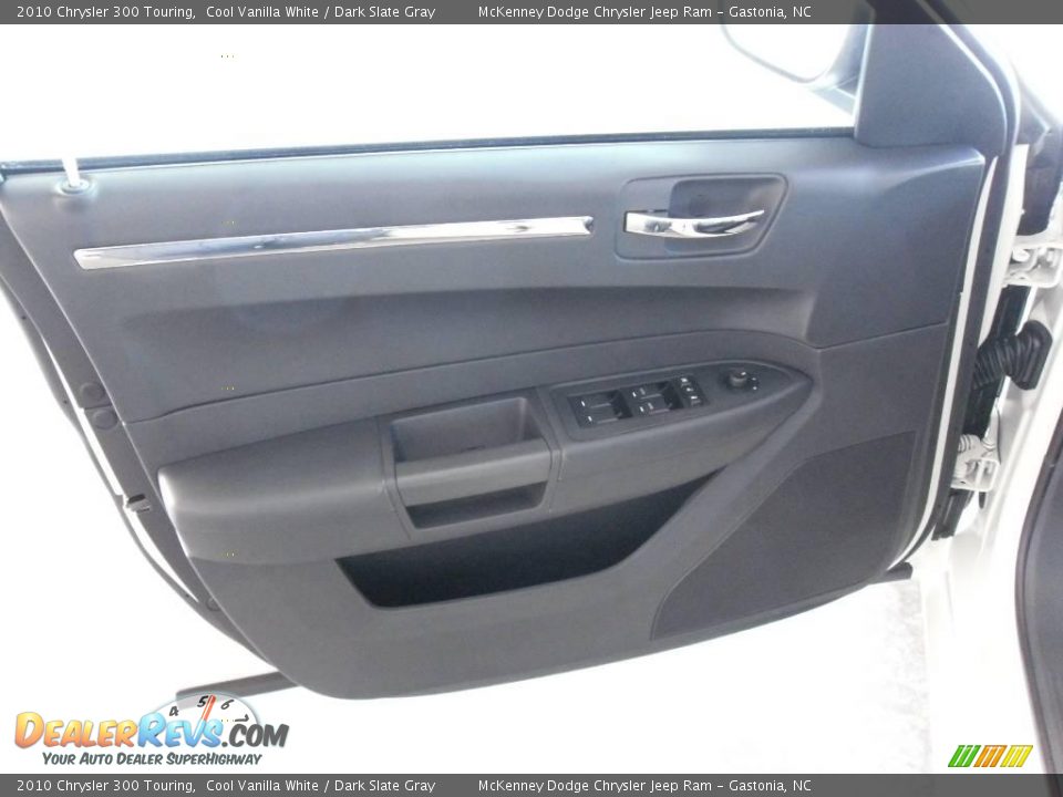 2010 Chrysler 300 Touring Cool Vanilla White / Dark Slate Gray Photo #7