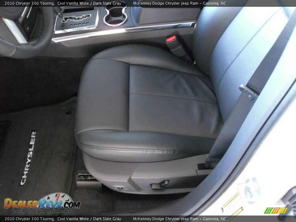 2010 Chrysler 300 Touring Cool Vanilla White / Dark Slate Gray Photo #8