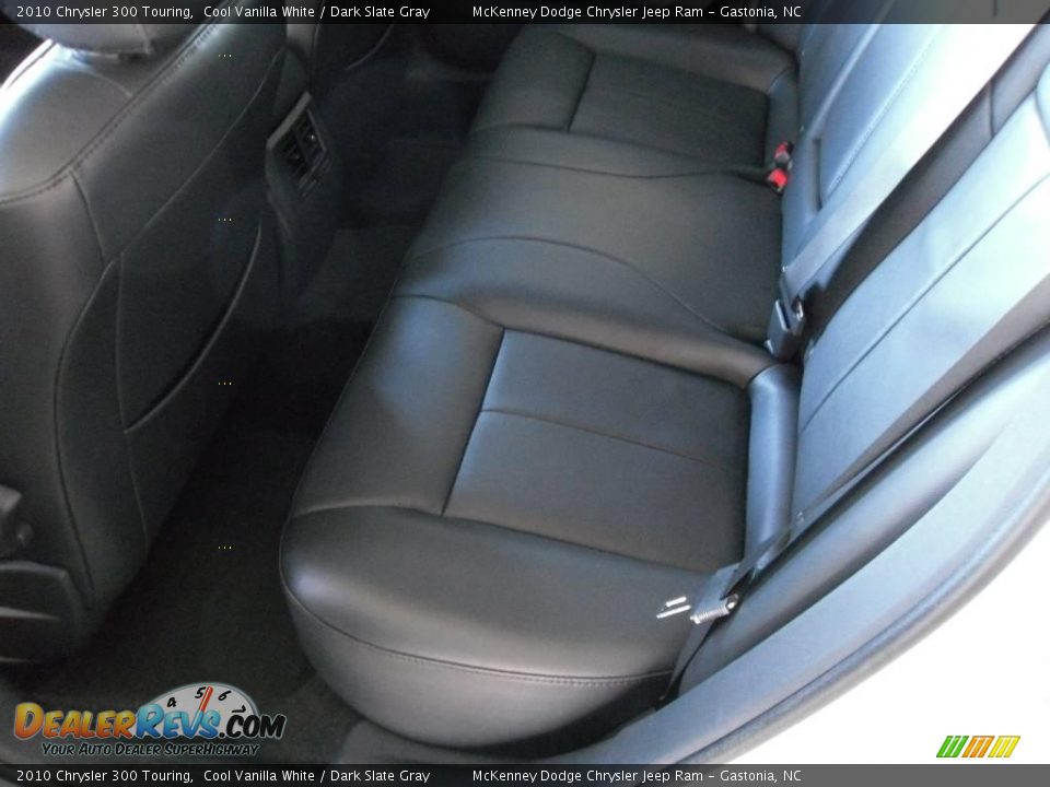 2010 Chrysler 300 Touring Cool Vanilla White / Dark Slate Gray Photo #12