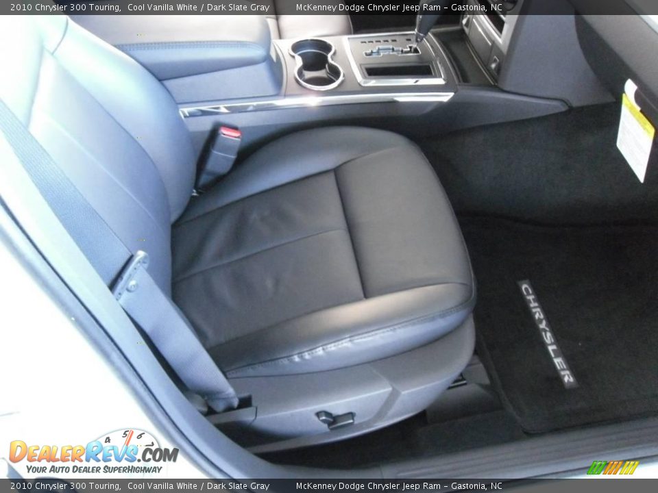 2010 Chrysler 300 Touring Cool Vanilla White / Dark Slate Gray Photo #15