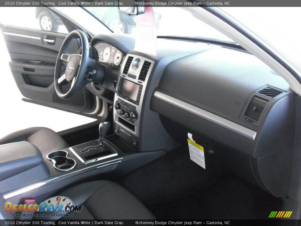 2010 Chrysler 300 Touring Cool Vanilla White / Dark Slate Gray Photo #16